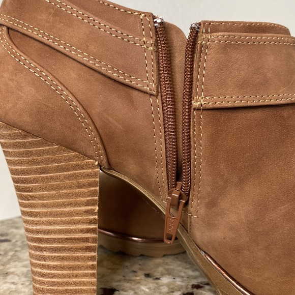 Sofft Willa Buckled Burnished Leather Stacked Heel Bootie-Twine Tan-Women’s 8M - Picture 13 of 16